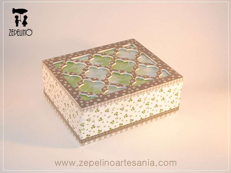 Caja con enrejado